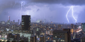 【2026年5月新基準対応】「レベル3大雨警報」が変える企業の初動対応リードタイムを最大化する止水マネジメントの最前線